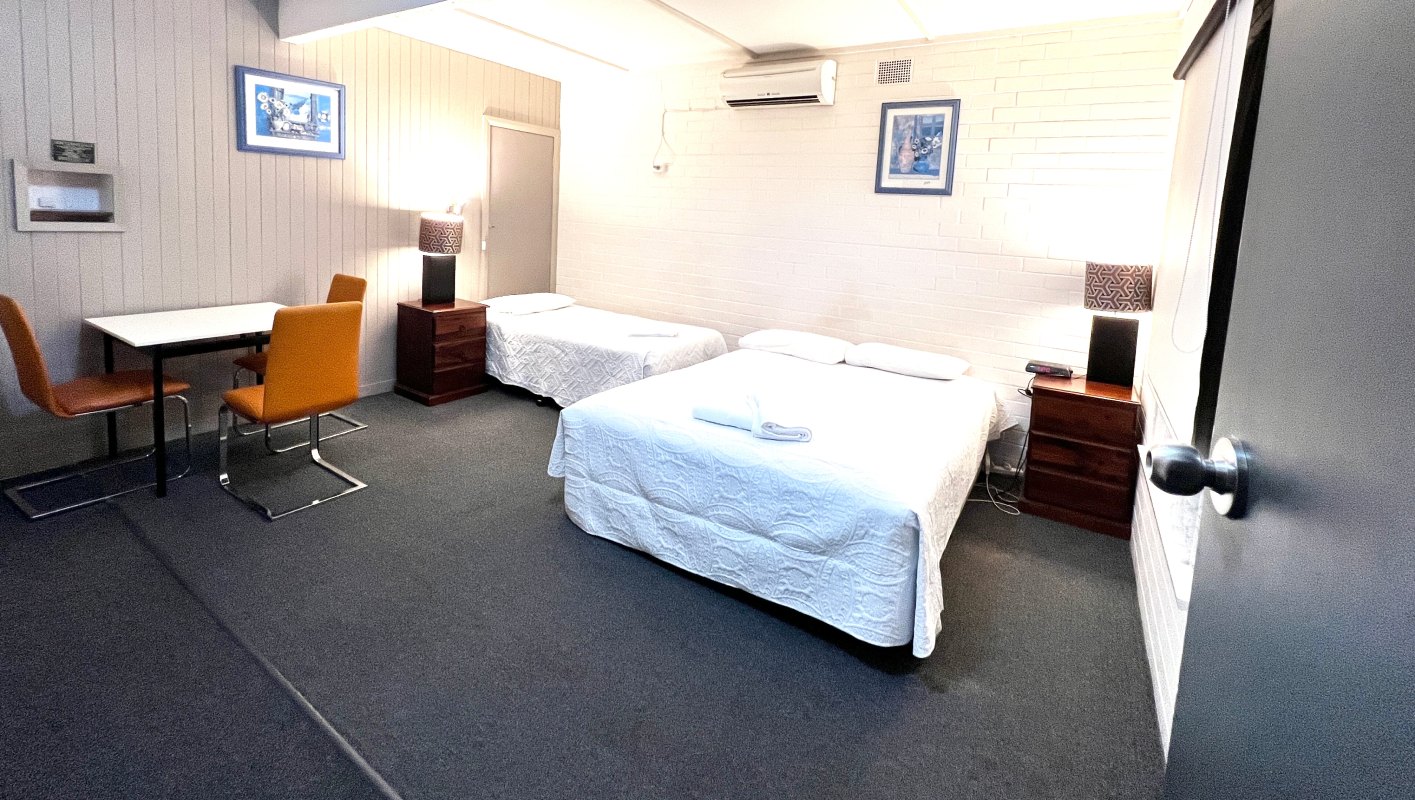 Family Room for 5 Adults 2 Rooms - Town Central Motel Bairnsdale